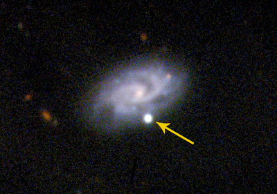 Supernova 2017iuk (indicated with an arrow) in its host galaxy, 18 days after onset