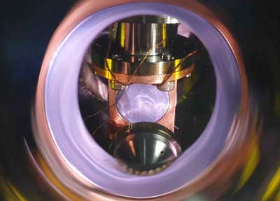 ultra high vacuum reaction chamber