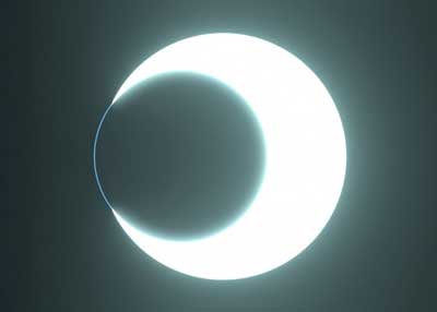 A planet orbiting a small star produces strong atmospheric signals when it transits its host star