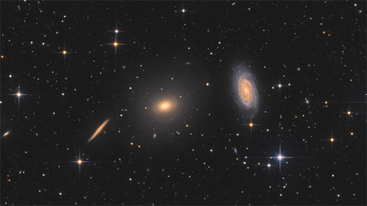 elliptical galaxy NGC5982, and to the right the spiral galaxy NGC5985