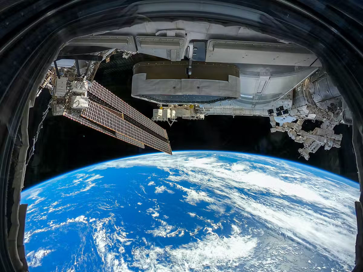 Image of the ISS looking down on the South Pacific