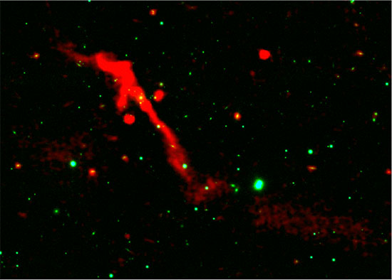 LOFAR DR2 image of J1007+3540 superimposed over an optical image by Pan-STARRS