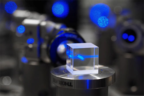 Polarisation of blue laser light being adjusted before cooling atoms to near absolute zero