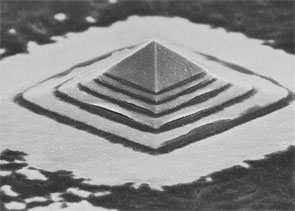 Nanopyramid